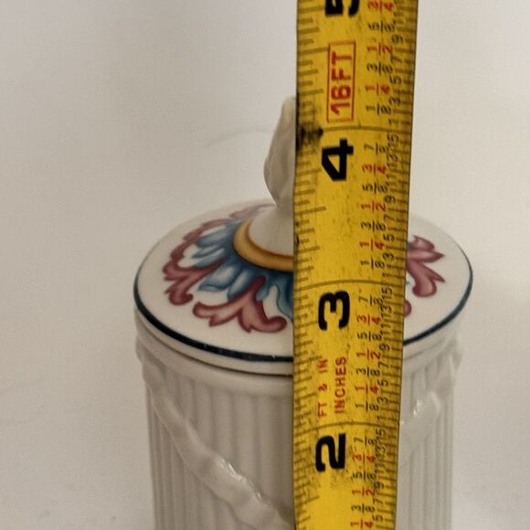 Elizabeth Arden Porcelain Canister Jars – 2 Vintage Floral Lid Bird Finials - Picture 2 of 8